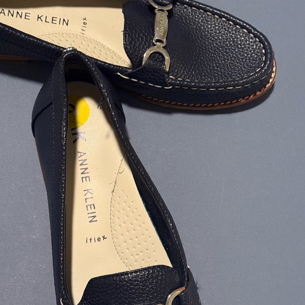 NWT Anne Klein Dark blue  Textured‎ Loafers with Metal Detail - Picture 4 of 4